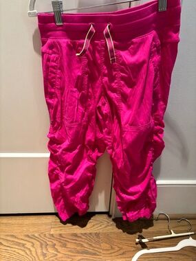 Ivivva by lululemon dance studio pant, cropped, Hot Pink, Size 14 (girls)